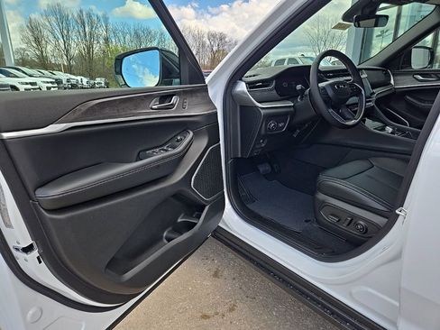 New 2026 Jeep Grand Cherokee Limited AWD/4WD image 32