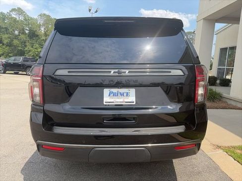 Used 2022 Chevrolet Tahoe Z71 w/ Luxury Package AWD/4WD image 7
