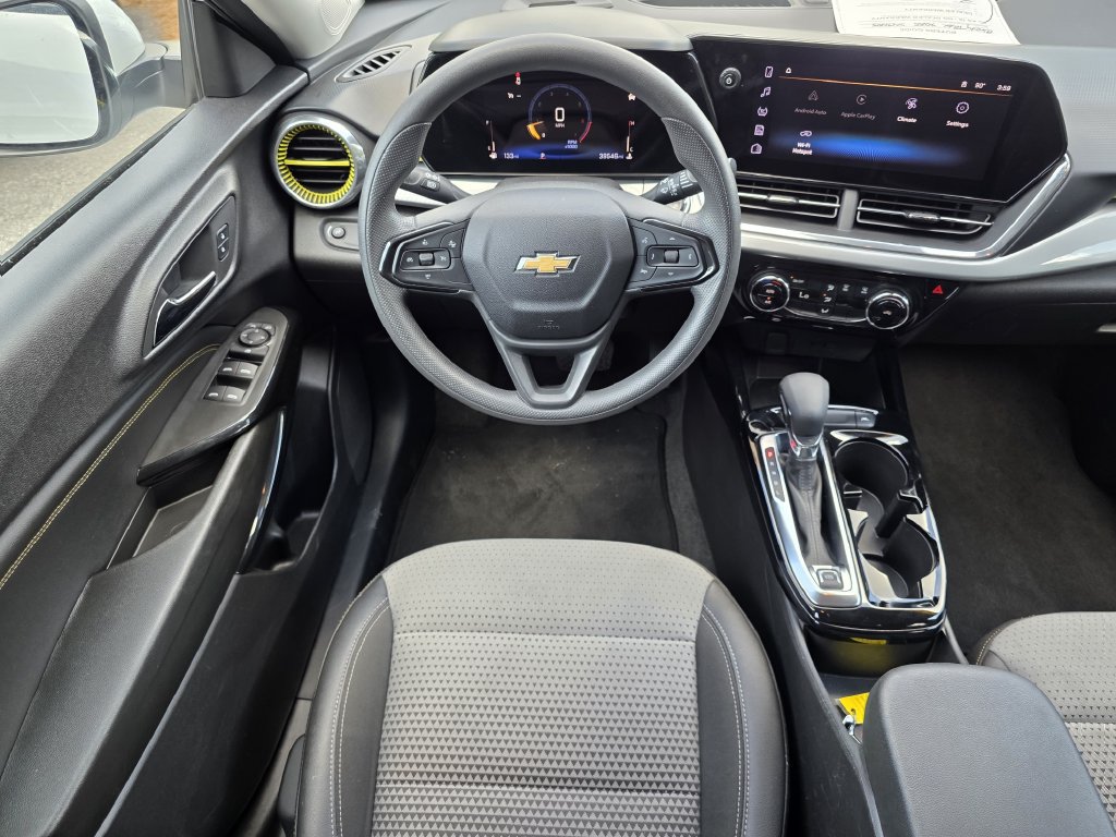 Used 2025 Chevrolet Trax LT FWD image 15