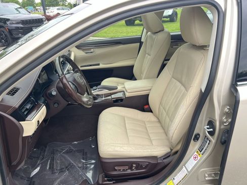 Used 2017 Lexus ES 350 w/ Luxury Package FWD image 13