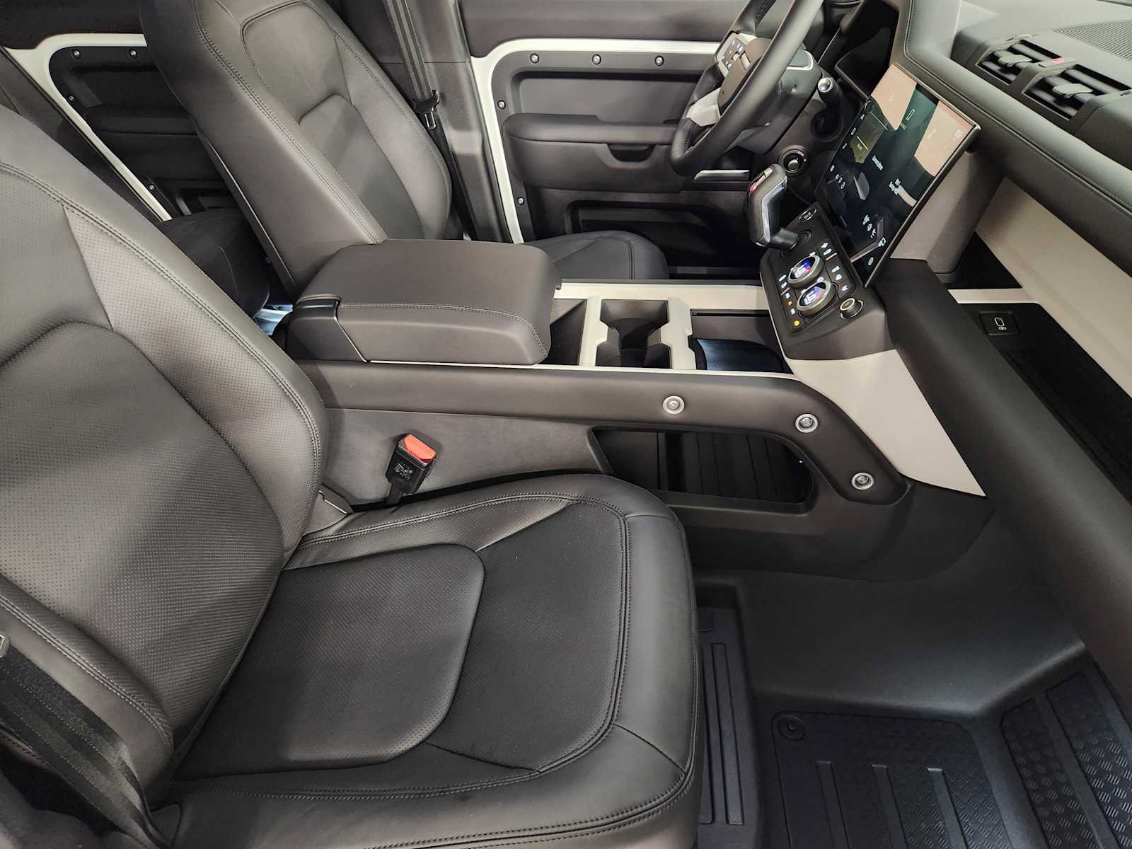 New 2026 Land Rover Defender 110 S AWD/4WD image 3