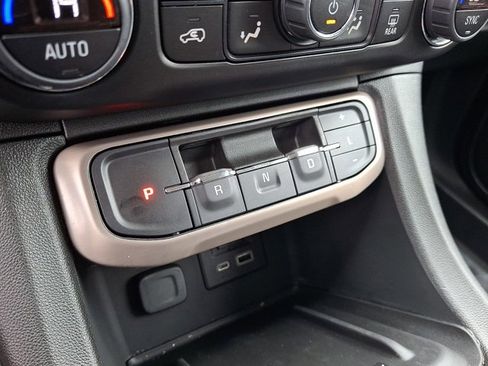 Used 2023 GMC Acadia Denali image 13