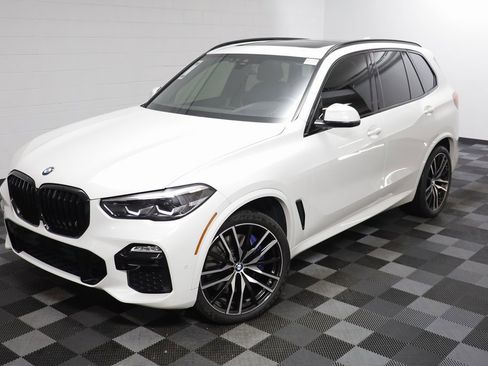 Used 2020 BMW X5 M50i w/ Premium Package image 2