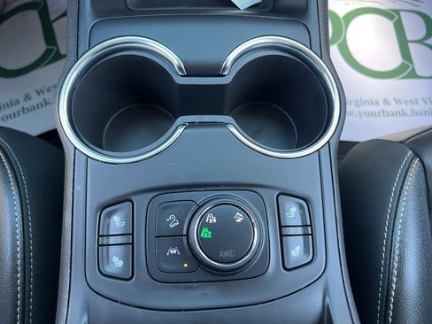 Used 2024 GMC Terrain SLT image 22