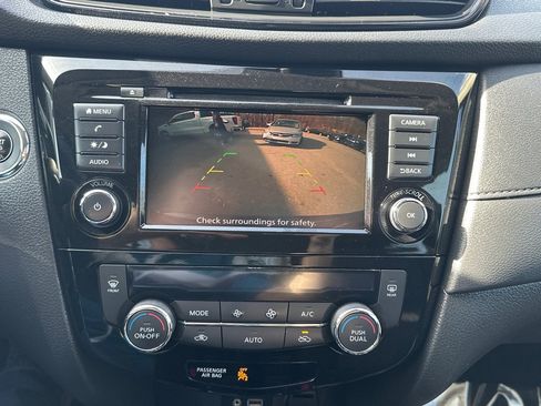 Used 2020 Nissan Rogue SV image 31