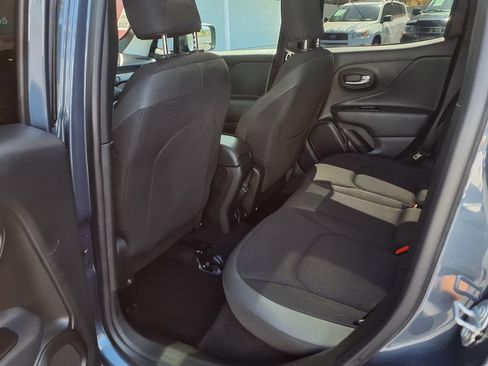 Used 2020 Jeep Renegade Altitude FWD image 19