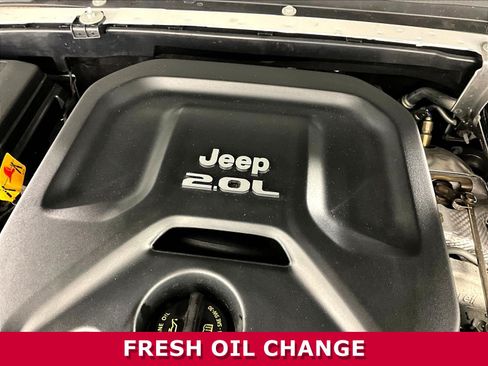 Used 2022 Jeep Wrangler Unlimited Sahara AWD/4WD image 28