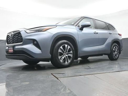 Certified 2022 Toyota Highlander XLE image 33