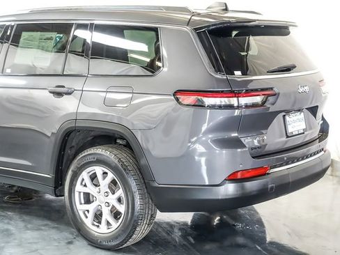 Used 2022 Jeep Grand Cherokee L Limited AWD/4WD image 10