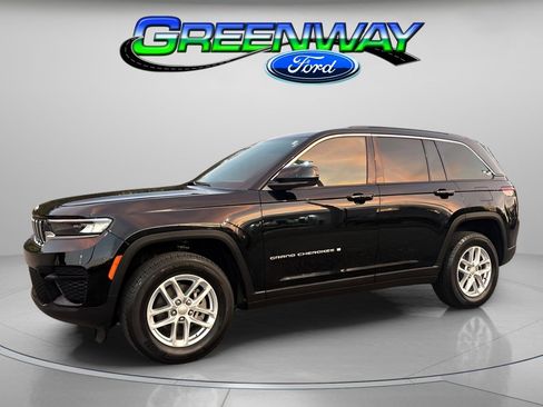 Used 2025 Jeep Grand Cherokee Laredo X image 1