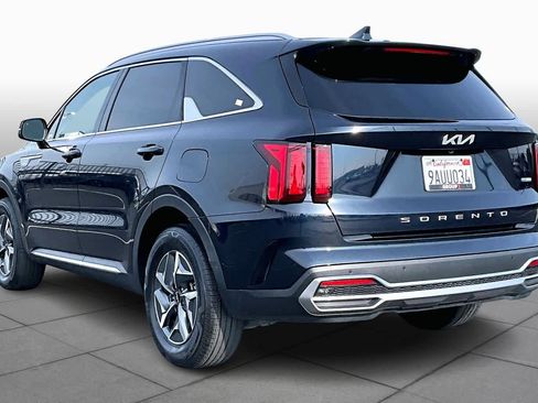Used 2022 Kia Sorento S image 12