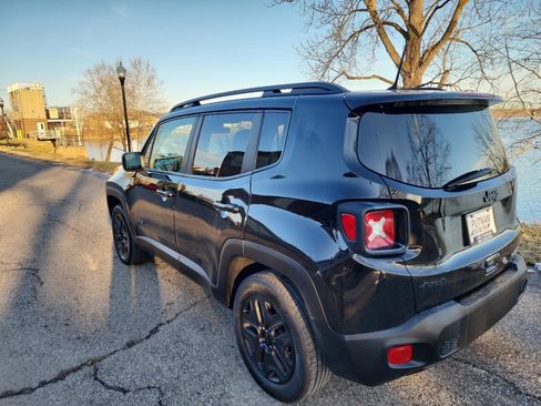 Used 2019 Jeep Renegade Sport AWD/4WD image 3