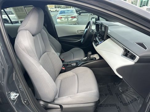 Used 2025 Toyota Corolla SE image 32
