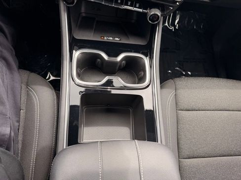 Used 2025 Chevrolet Traverse LT image 18