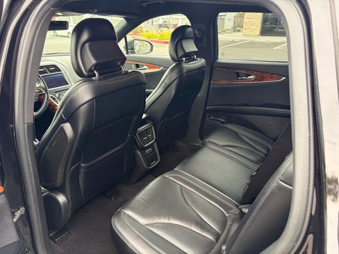 Used 2019 Lincoln Nautilus Select image 12