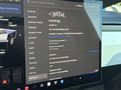 Used 2024 Tesla Cybertruck AWD Crew Cab image 20