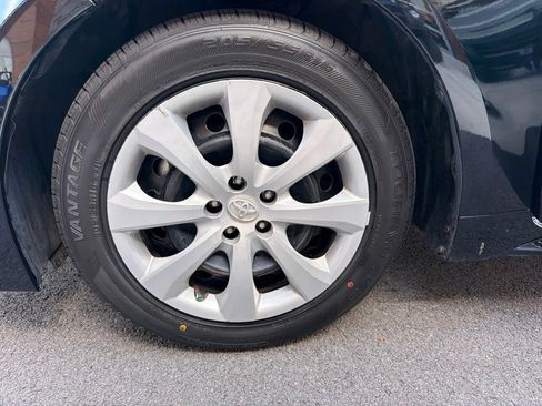 Used 2025 Toyota Corolla LE w/ Convenience Package FWD image 27