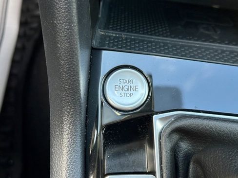 Used 2024 Volkswagen Taos SE image 31