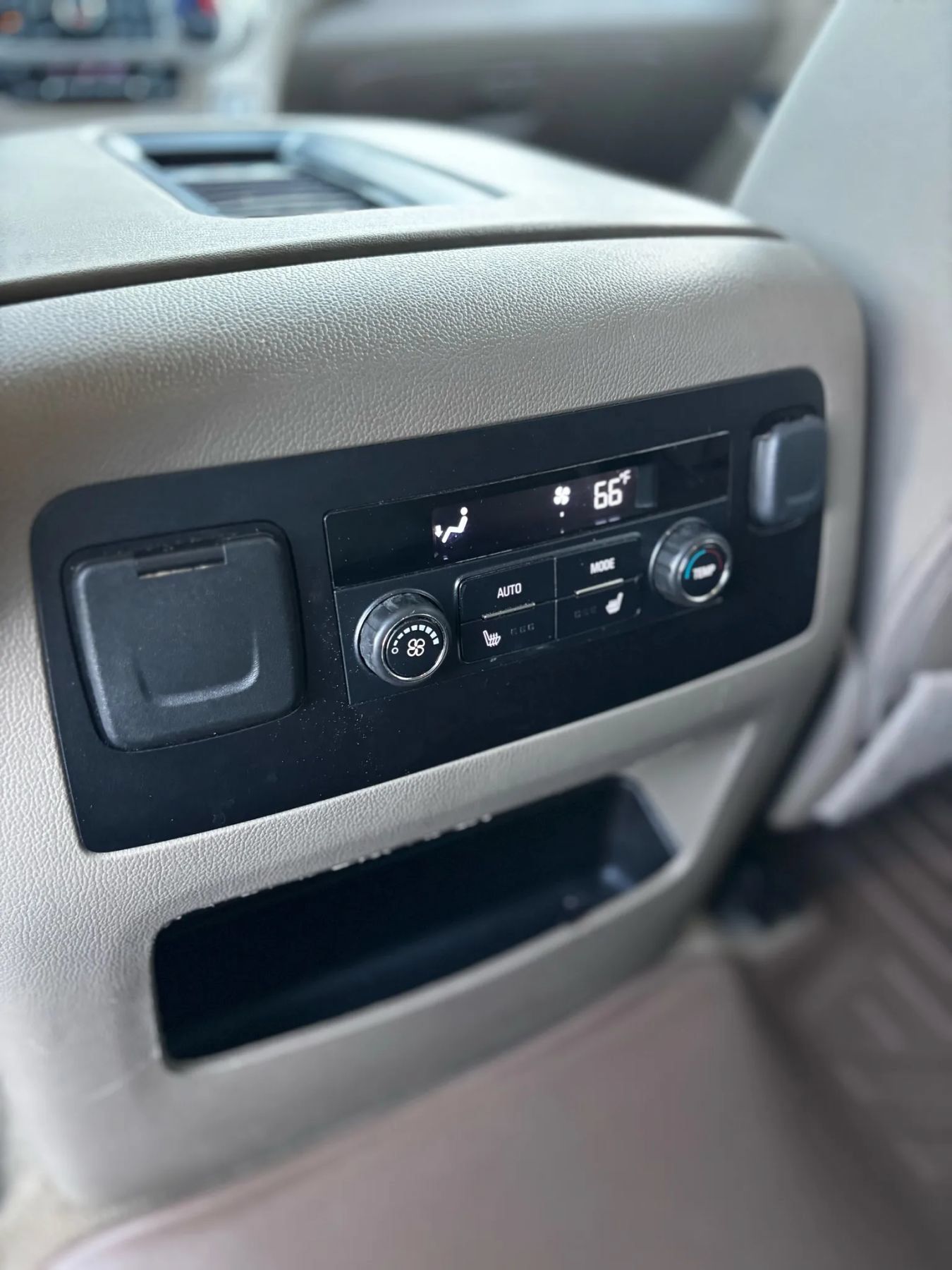 Used 2017 GMC Yukon SLT RWD image 17