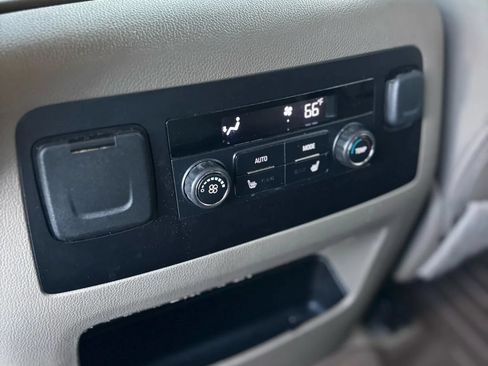 Used 2017 GMC Yukon SLT RWD image 17