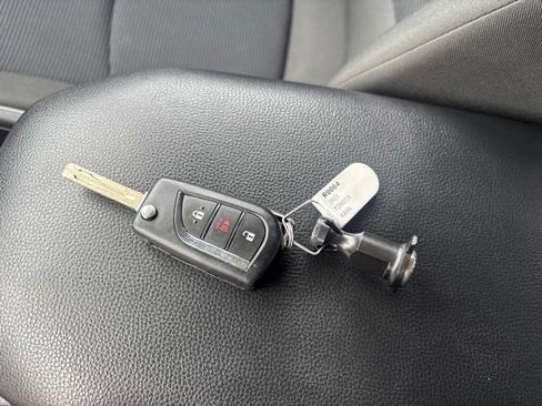Used 2025 Toyota RAV4 LE AWD/4WD image 31