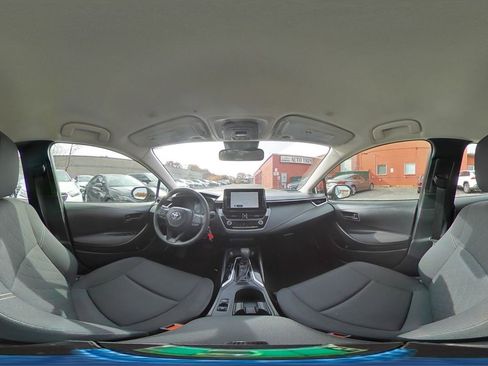 Used 2025 Toyota Corolla LE image 40