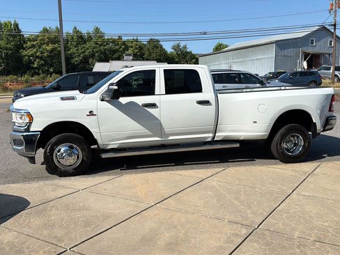 Used 2024 RAM 3500 Tradesman w/ Chrome Appearance Group AWD/4WD image 14