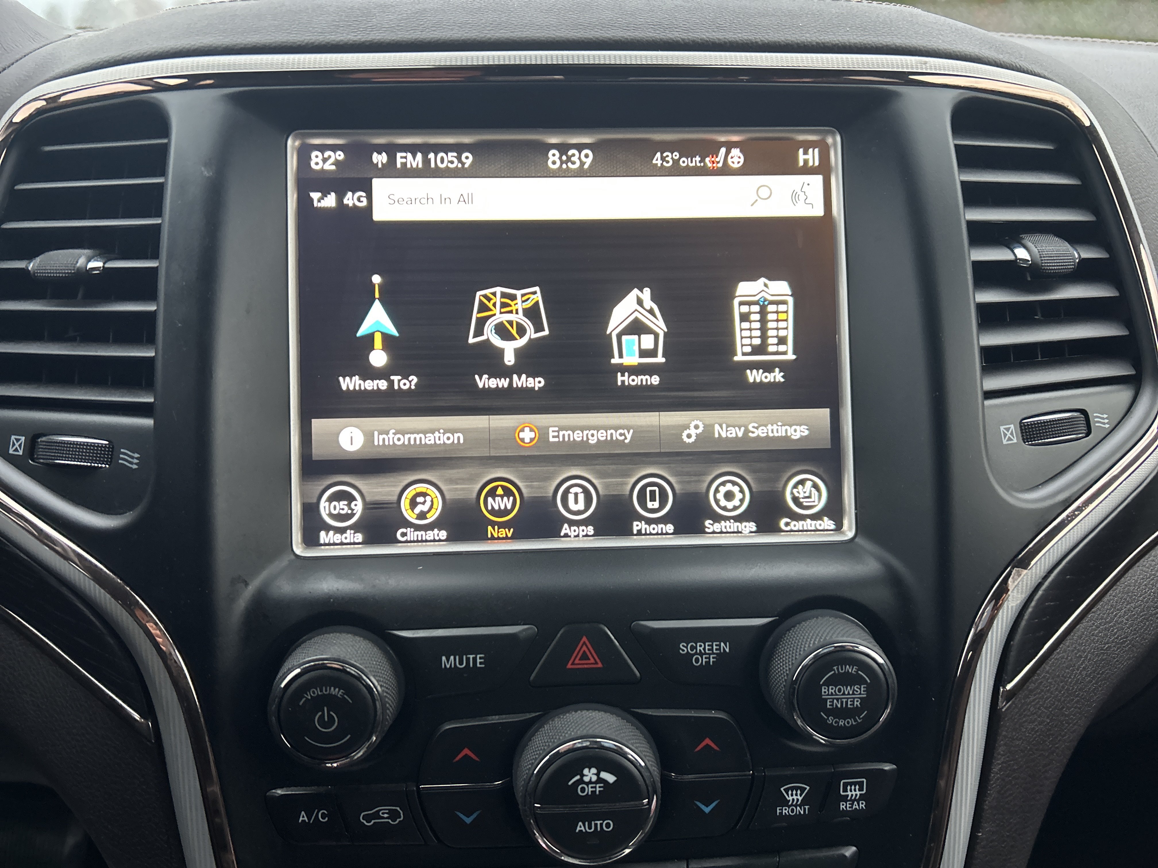 Used 2018 Jeep Grand Cherokee Summit w/ Skid Plate Group AWD/4WD image 16