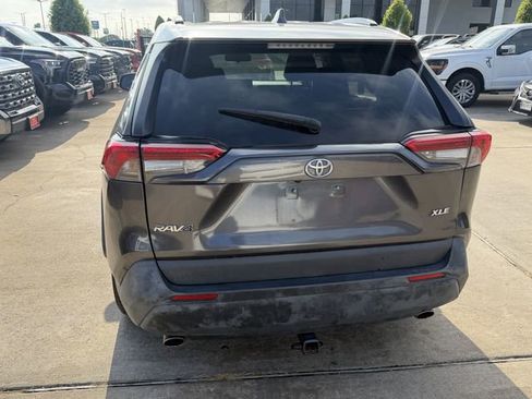 Used 2019 Toyota RAV4 XLE FWD image 6