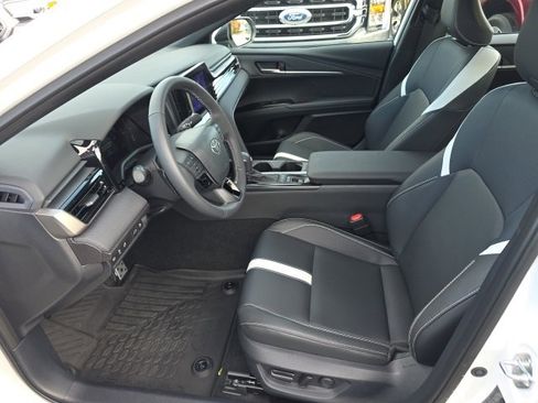 Certified 2025 Toyota Camry SE image 8