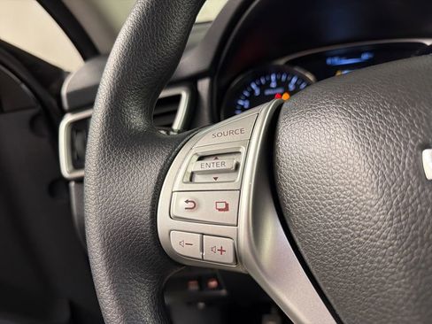 Used 2016 Nissan Rogue SV AWD/4WD image 15