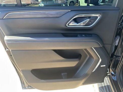 Used 2023 GMC Yukon XL SLT w/ SLT Premium Package image 25