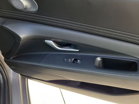Used 2022 Hyundai Elantra Limited FWD image 31