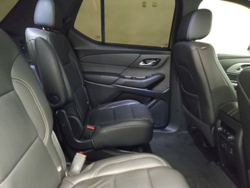 Used 2022 Chevrolet Traverse LT w/ LT Premium Package image 19