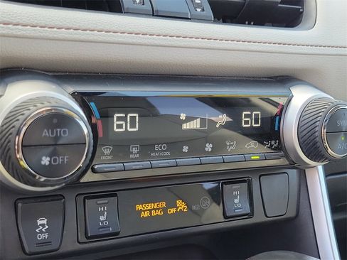 Used 2020 Toyota RAV4 Limited image 30