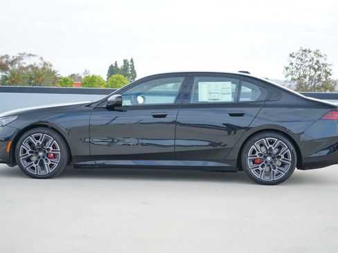 New 2026 BMW i5 eDrive40 w/ M Sport Package AWD/4WD image 4