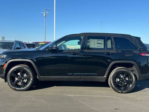 New 2025 Jeep Grand Cherokee Altitude image 7