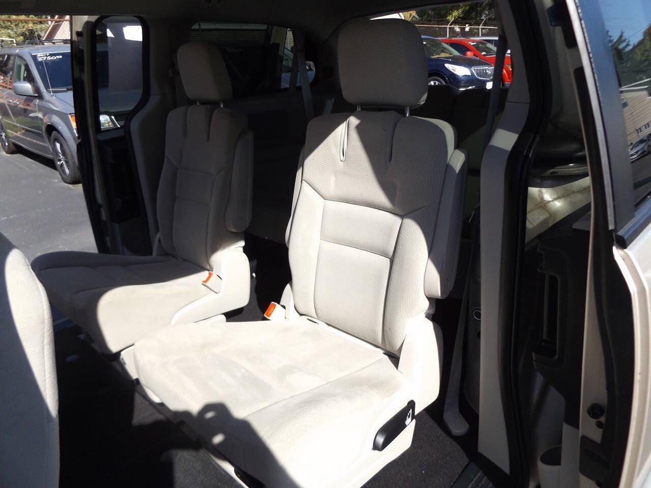 Used 2015 Dodge Grand Caravan SXT FWD image 15