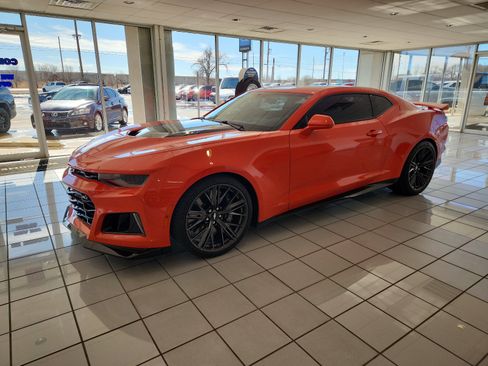 Used 2019 Chevrolet Camaro ZL1 image 2