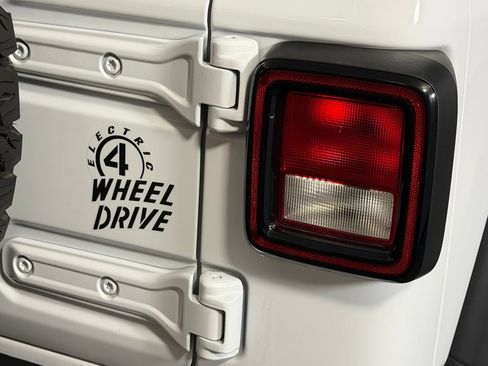Used 2024 Jeep Wrangler Unlimited AWD/4WD image 20