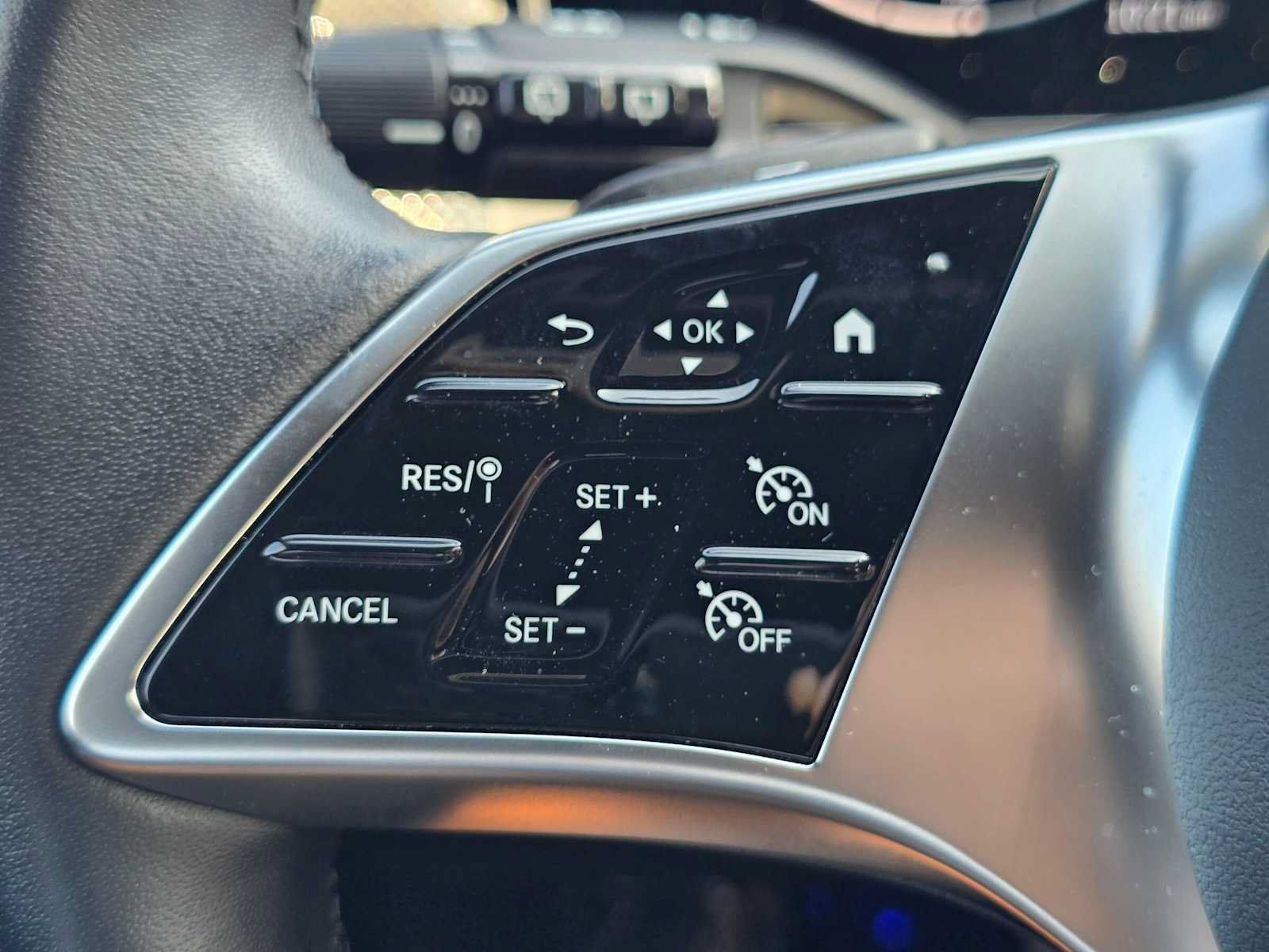 Used 2025 Mercedes-Benz GLC 300 4MATIC image 31