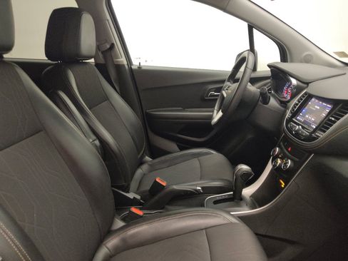 Used 2021 Chevrolet Trax LT w/ Driver Confidence Package FWD image 21