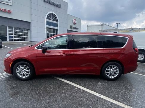 New 2026 Chrysler Voyager LX image 4