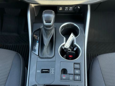 Used 2023 Toyota Highlander LE image 29