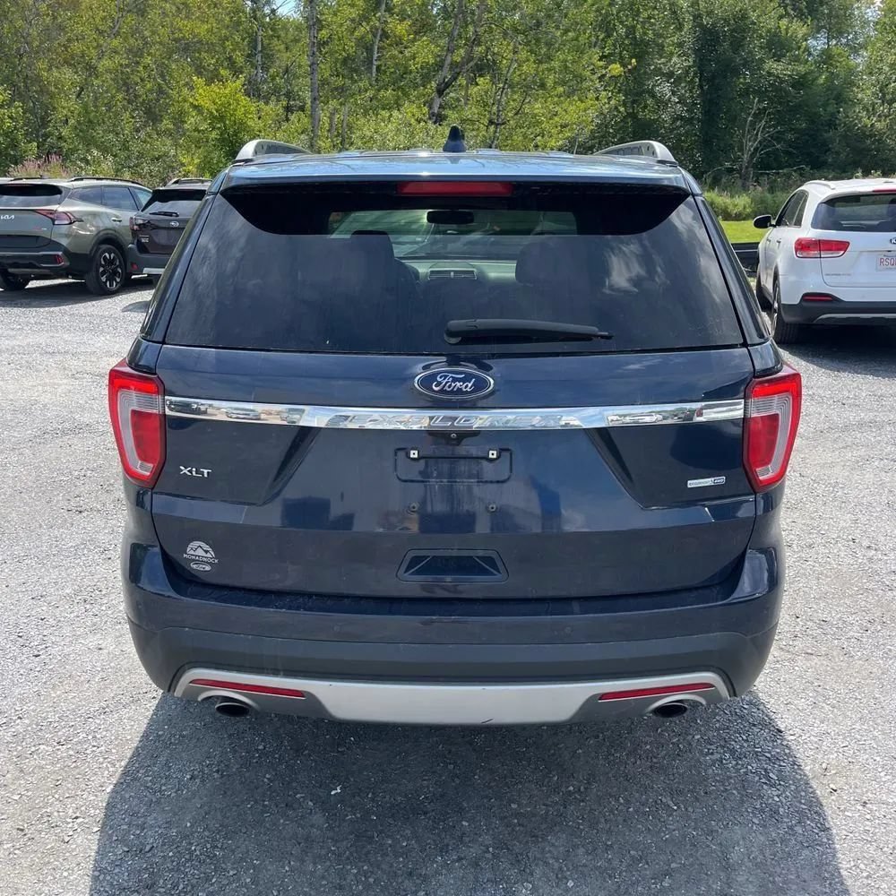 Used 2017 Ford Explorer XLT w/ Equipment Group 202A AWD/4WD image 7