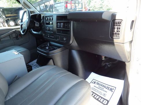 Used 2021 Chevrolet Express 2500 w/ Safety Package RWD image 35