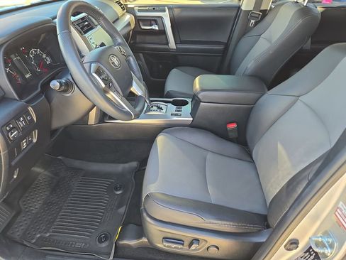 Used 2022 Toyota 4Runner SR5 Premium image 15