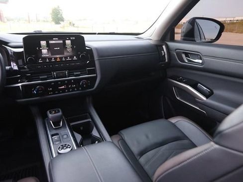 Certified 2025 Nissan Pathfinder Platinum w/ Cargo Package AWD/4WD image 28