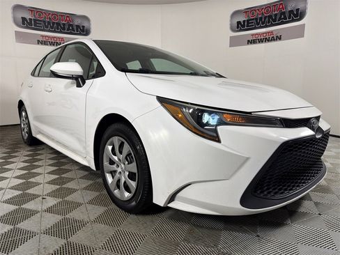 Used 2022 Toyota Corolla LE image 1