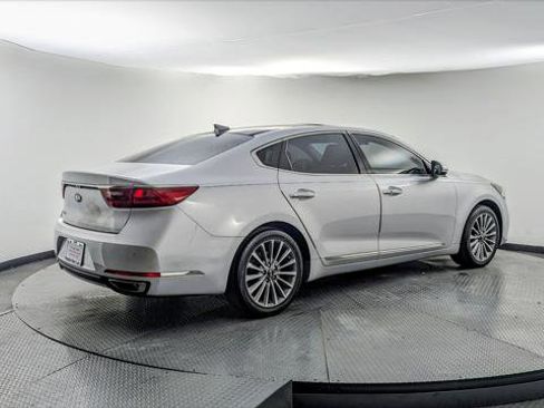 Used 2017 Kia Cadenza Premium w/ Luxury Package image 7